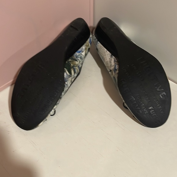 Fugitive Wedges $30 - Picture 3 of 3